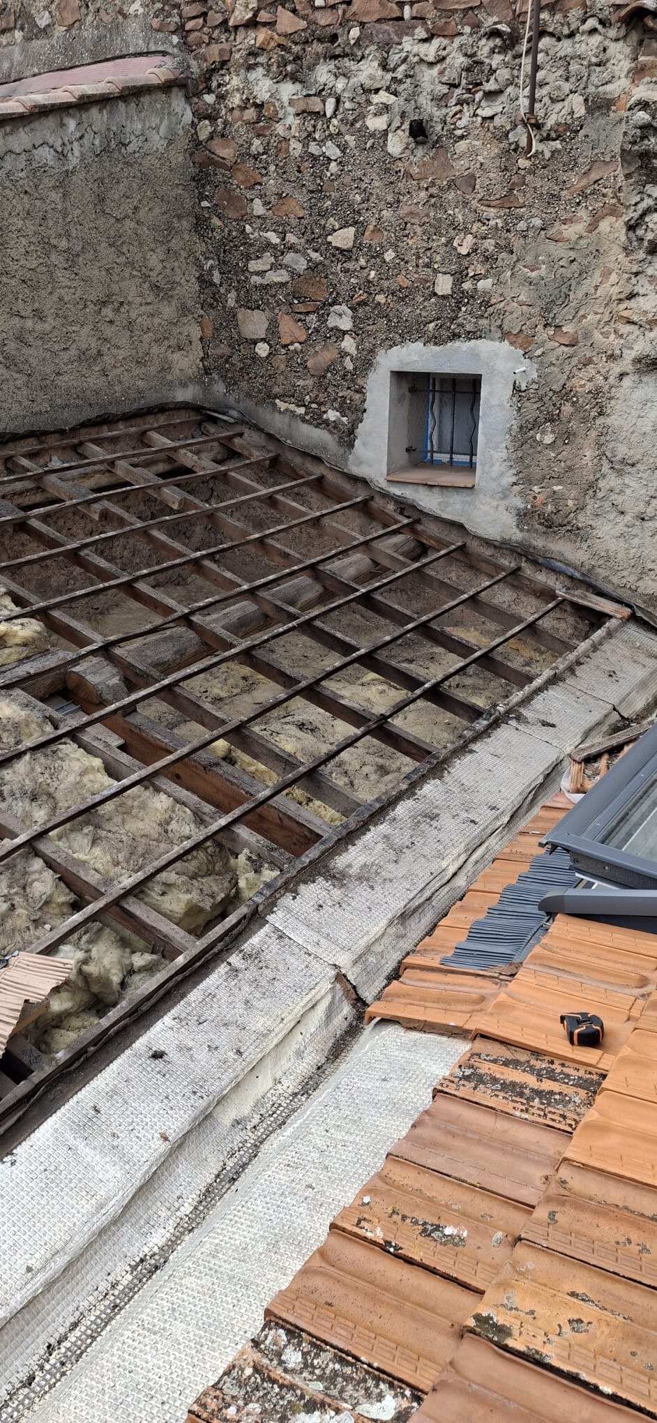 Toiture pendant réfection – couvreur Var 83